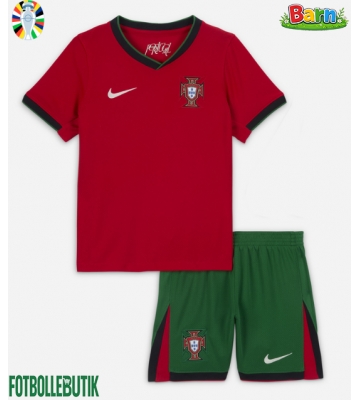 Portugal Hemmaställ Barn EM 2024 Kortärmad (+ Korta byxor)